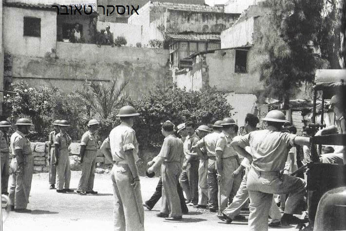 שוטרים נערכים בוואדי (1.8.1959) • צילום:אוסקר טאובר (*)