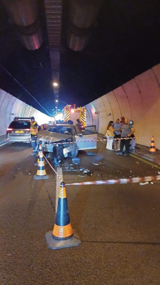תאונת דרכים במנהרות הכרמל (צילום: כבאות והצלה)