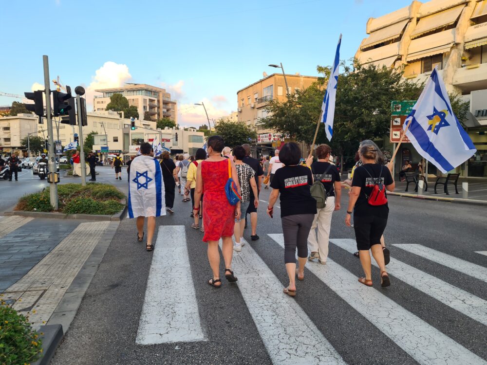 צעדה ועצרת בחיפה בקריאה לעסקה לשחרור החטופים 29.8.24 (צילום: יעל הורוביץ)