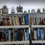 בבית עליזה שקולניק – אוסף החנוכיות (צילום: רחלי אורבך)