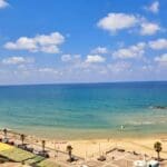 בבית צבי ועליזה שקולניק – נוף חוף הים אשר ממרפסת הבית  (צילום: רחלי אורבך)