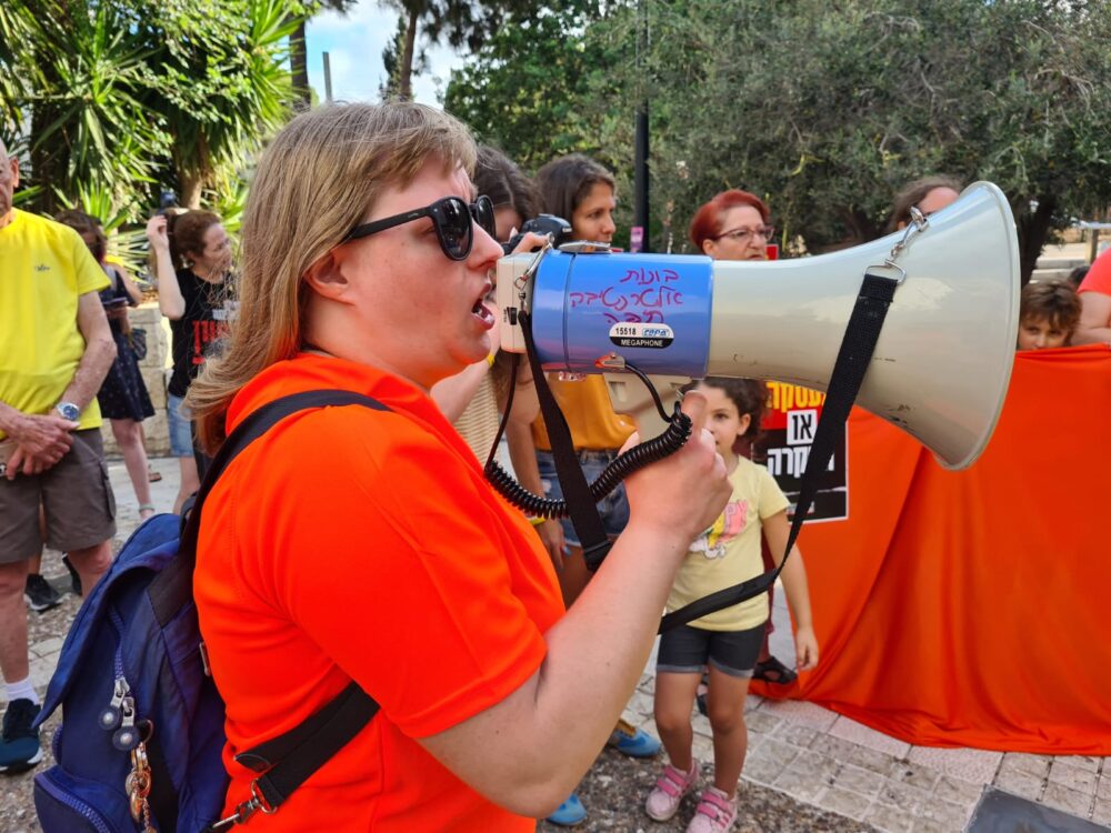 מחאה למען החזרת החטופים • אריאל ביבס מציין יום הולדת 5 בשבי (צילום: יעל הורוביץ)