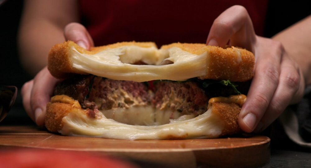 המבורגר צמחוני בלחם גבינה (צילום: סוטדיו טק)