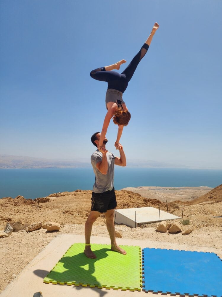 יעקב פלדשטיין מדריך אקרו-יוגה (צילום: אלבום אישי)