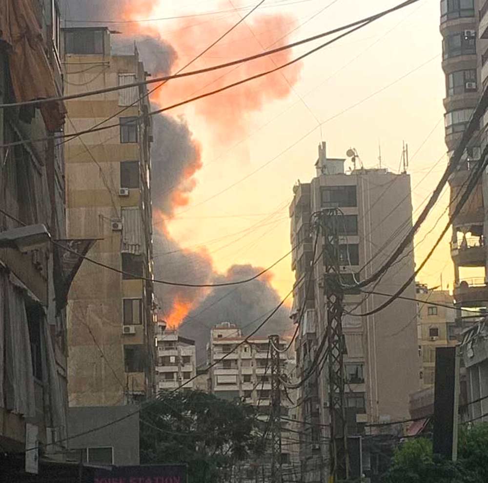 פיצוץ אדיר במפקדה המרכזית של חיזבאללה בביירות (צילום: רשתות חברתיות בביירות)