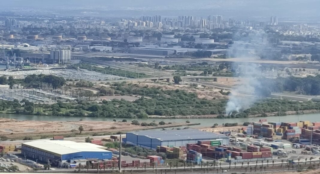 שריפה על גדת הקישון הצפונית (צילום: אורית בר נתן - קוראת חי פה)