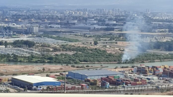 שריפה על גדת הקישון הצפונית (צילום: אורית בר נתן - קוראת חי פה)