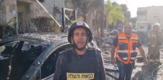 סגן טפסר משה צ'יקו לוי - זירת הפגיעה בקריית ביאליק (צילום: כבאות והצלה)