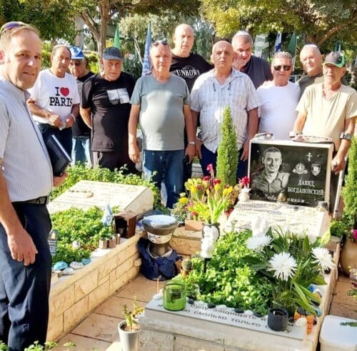 הטקס מעל קברו של חלל צה"ל דוד בוגדנובסקי הי"ד (צילום: איתן עופר)