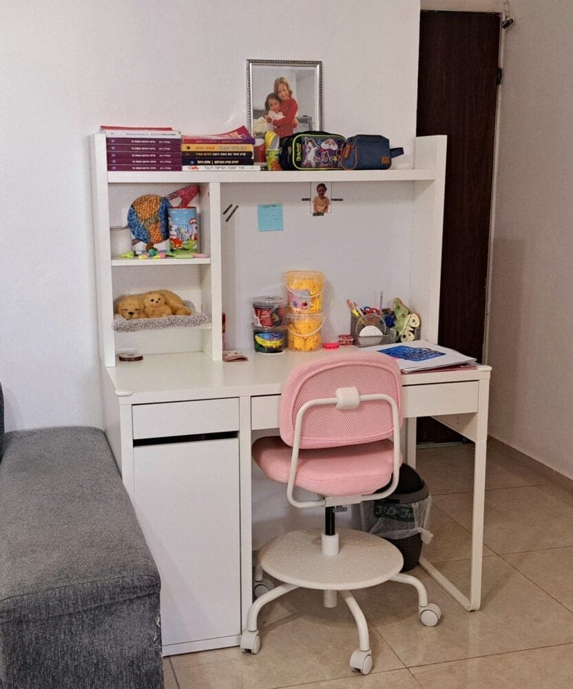 בבית רוזאן שחאדה – פינת הכתיבה והלימוד של הבת הבכורה (צילום: רחלי אורבך)