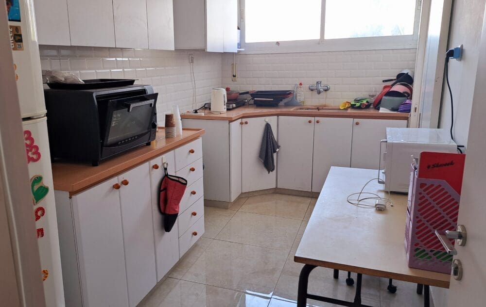 בבית רוזאן שחאדה – המטבח אשר ממנו מגיחים מאכלים חריפים…(צילום: רחלי אורבך)