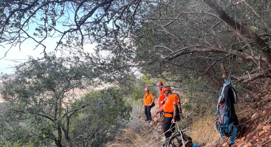 חילוץ גופת מטיילת שנפלה לתהום במהלך טיול בנחל יגור (צילום: משטרת ישראל)