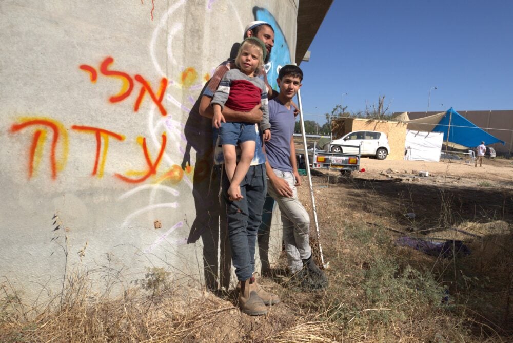 מאחז אלי-עזה - סיור תיירות מלחמה בישובי העוטף (צילום: אבי אלבאום)