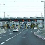 מנהרות הכרמל – עמדות התשלום ביציאה לכיוון הצ'ק פוסט (צילום: ירון כרמי)