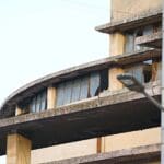 מבנה שבור והרוס – שוק תלפיות בחיפה (צילום: ירון כרמי)