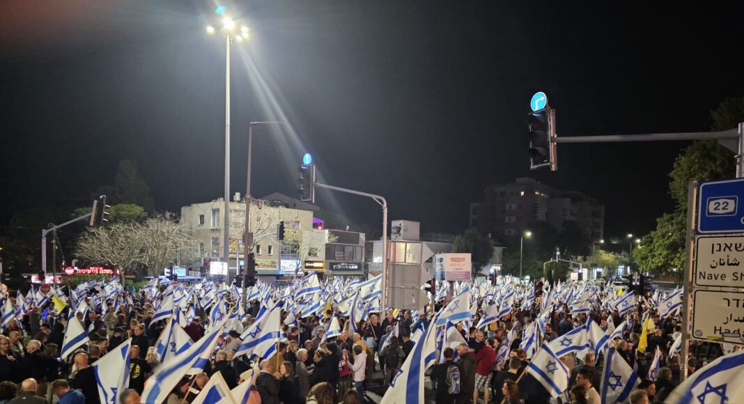 צומת חורב נחסם - סערת פיטורי גלנט - הפגנות סוערות - שידור מהשטח (צילום: יורם כץ)