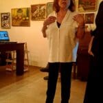 אירית פלץ -נושאת דברים באירוע 'אמנות יין שוקולד ותרבות' (צילום: רחלי אורבך)