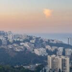 תושבי חיפה התעוררו לבוקר אפוף עשן (צילום: ירון כרמי)