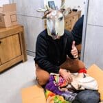 צחי וויט – במסכה, "לא רואים את דני דין" (צילום: רחלי אורבך)