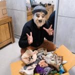 צחי וויט – במסכת צ'רלי צ'פלין (צילום: רחלי אורבך)