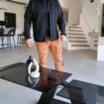 צחי וויט – ושולחן הזכוכית (צילום: רחלי אורבך)