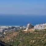 בבית צחי וויט – מבט אל חוף הים (צילום: רחלי אורבך)