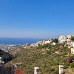 בבית צחי וויט – כחול הים והשמיים ונוף נחל אחוזה (צילום: רחלי אורבך)
