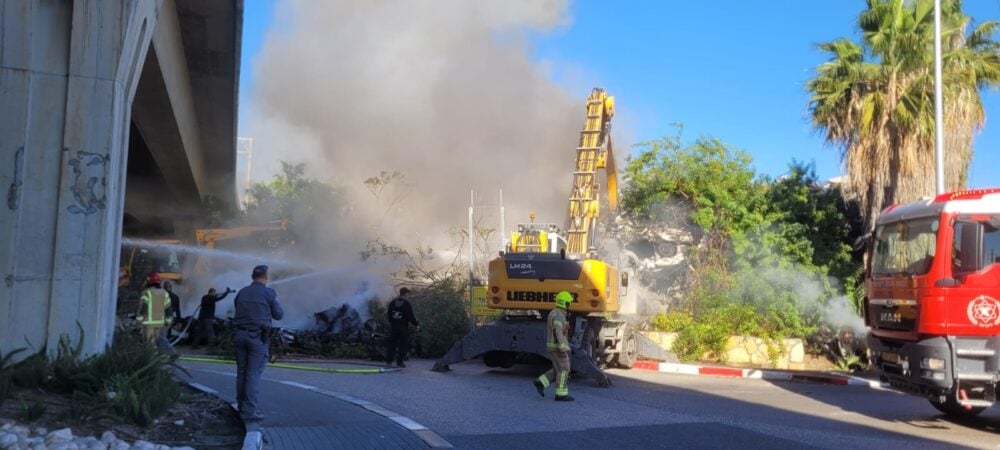 שריפה גדולה באתר פסולת בחוף שמן (צילום: כבאות והצלה)