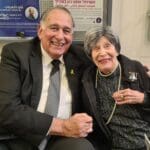 ראש העיר חיפה, יונה יהב, עם מירה (צ'רניאבסקי) כהן בהקרנת הבכורה (צילום: יעל הורוביץ)