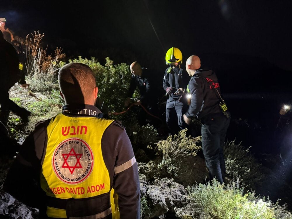 חילוץ גבר שנפל לבור בשטח פתוח מדרום לטירת כרמל (צילום: מד״א)