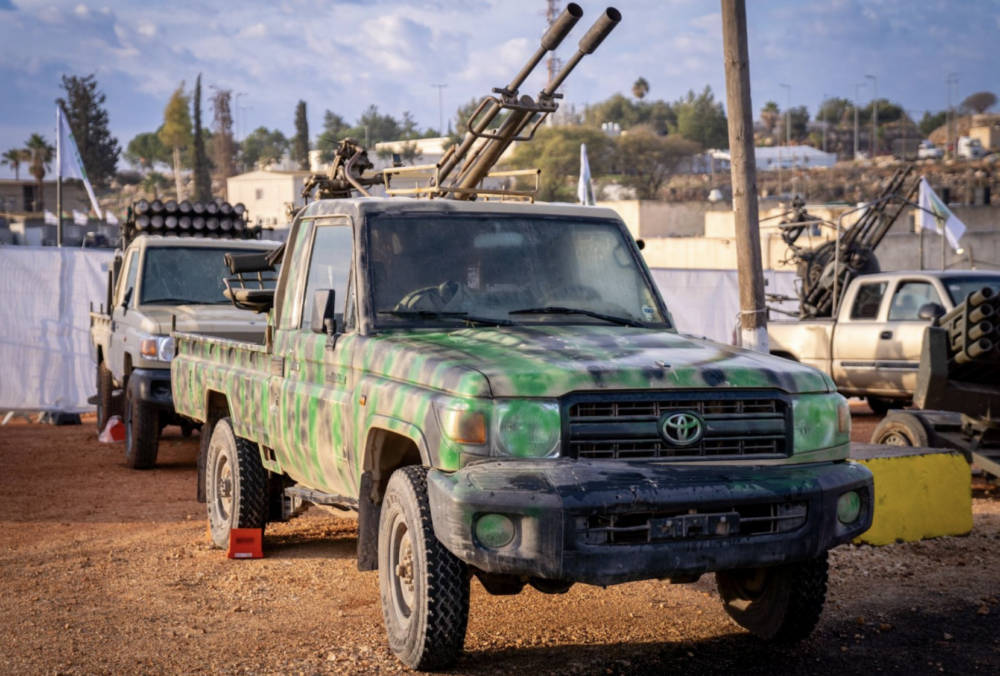 צה״ל החרים למעלה מ-85,000 פרטי שלל של חיזבאללה בדרום לבנון (צילום: דובר צה״ל)