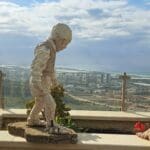 בבית דן קלצ'קו – פסל 'הילד דן' ע"פ השראה מצילום ילדות (צילום: רחלי אורבך)