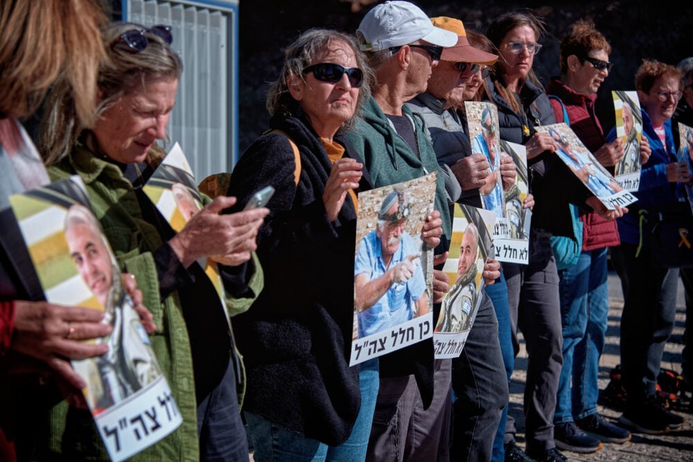 זכרת 30 יום לנווט הקרב רס"ן במיל' אסף דגן: מחאה לצד זיכרון (צילום:שרון ליבל)