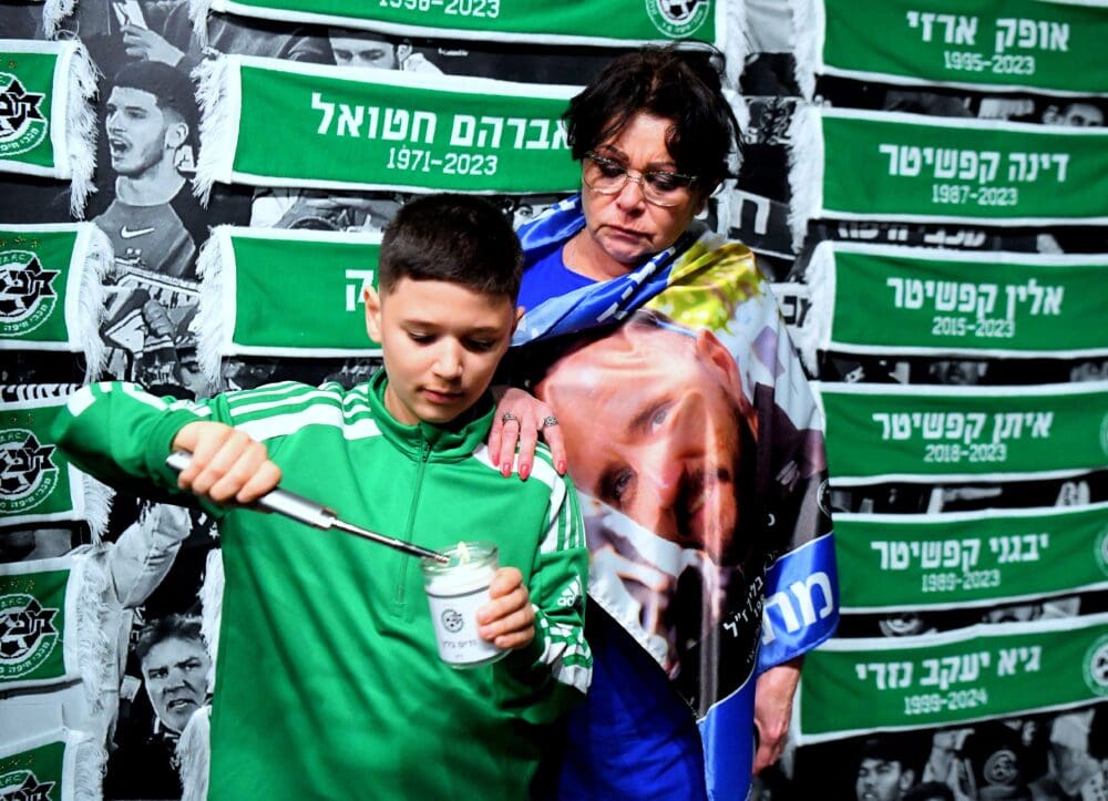 מרגש: מכבי חיפה ערכה ערב הנצחה ל-108 אוהדיה שנפלו במלחמה (צילומים: מכבי חיפה האתר הרישמי ראובן כהן ומיכה בריקמן). 