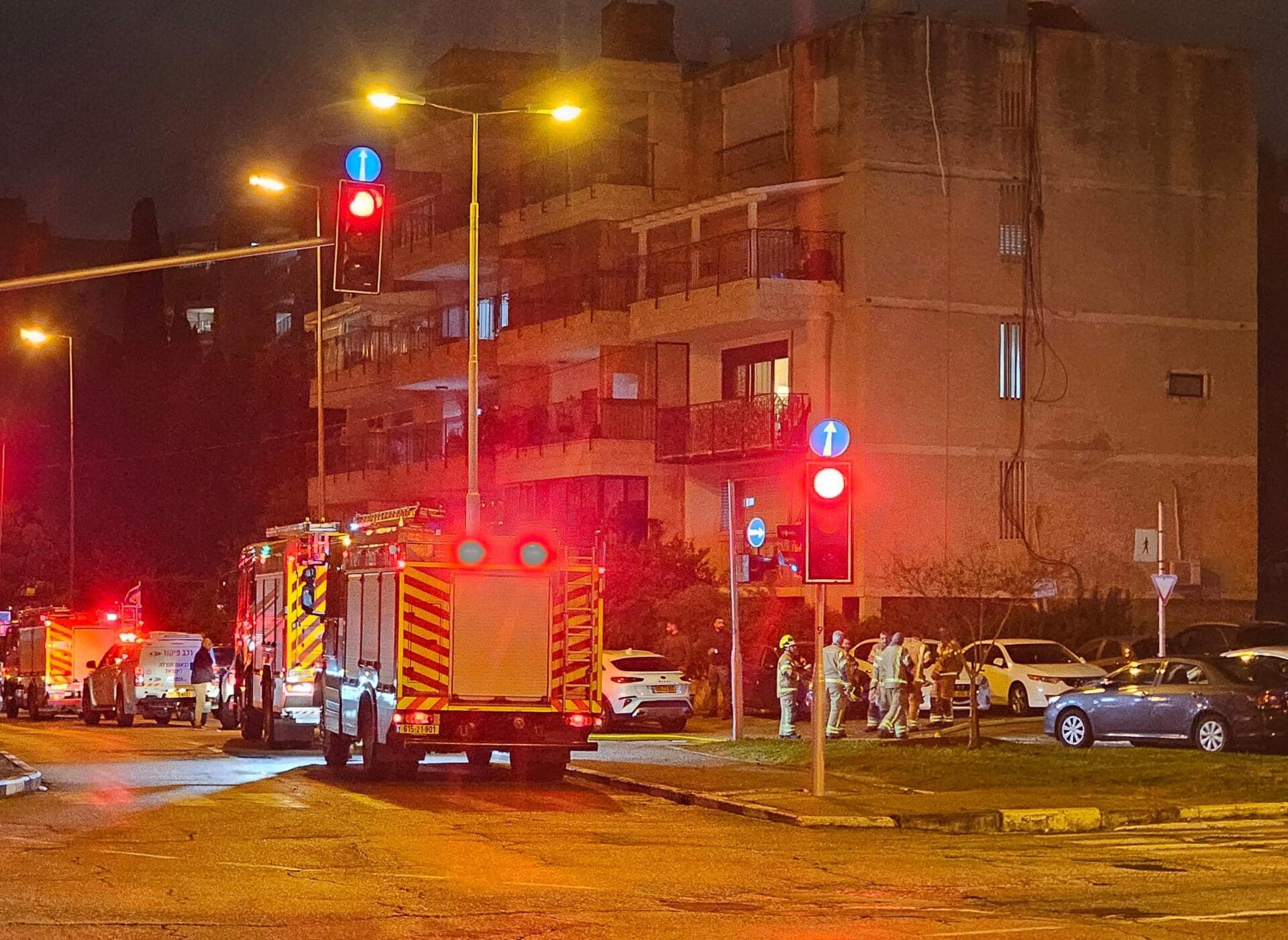 אדם נפגע קל בשרפת דירת מגורים במבנה גבוה ברחוב אלנבי בחיפה - 7/2/25 (צילום: כבאות והצלה)