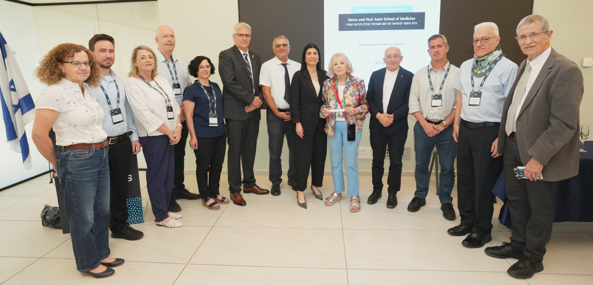 מנהלי כללית וביהח כרמל עם הנהלת האוניבסיטה והתורמים (צילום: כללית)ה