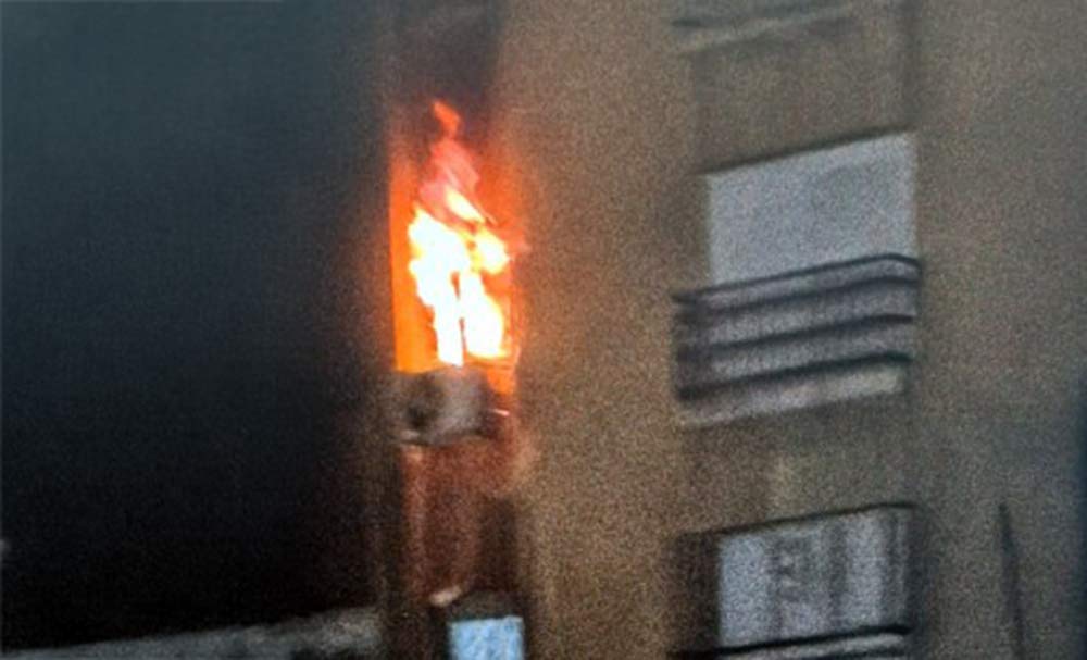 שריפה בקומה השלישית במבנה ברחוב נפתלי אימבר, חיפה 24/2/25 (צילום כבאות והצלה)