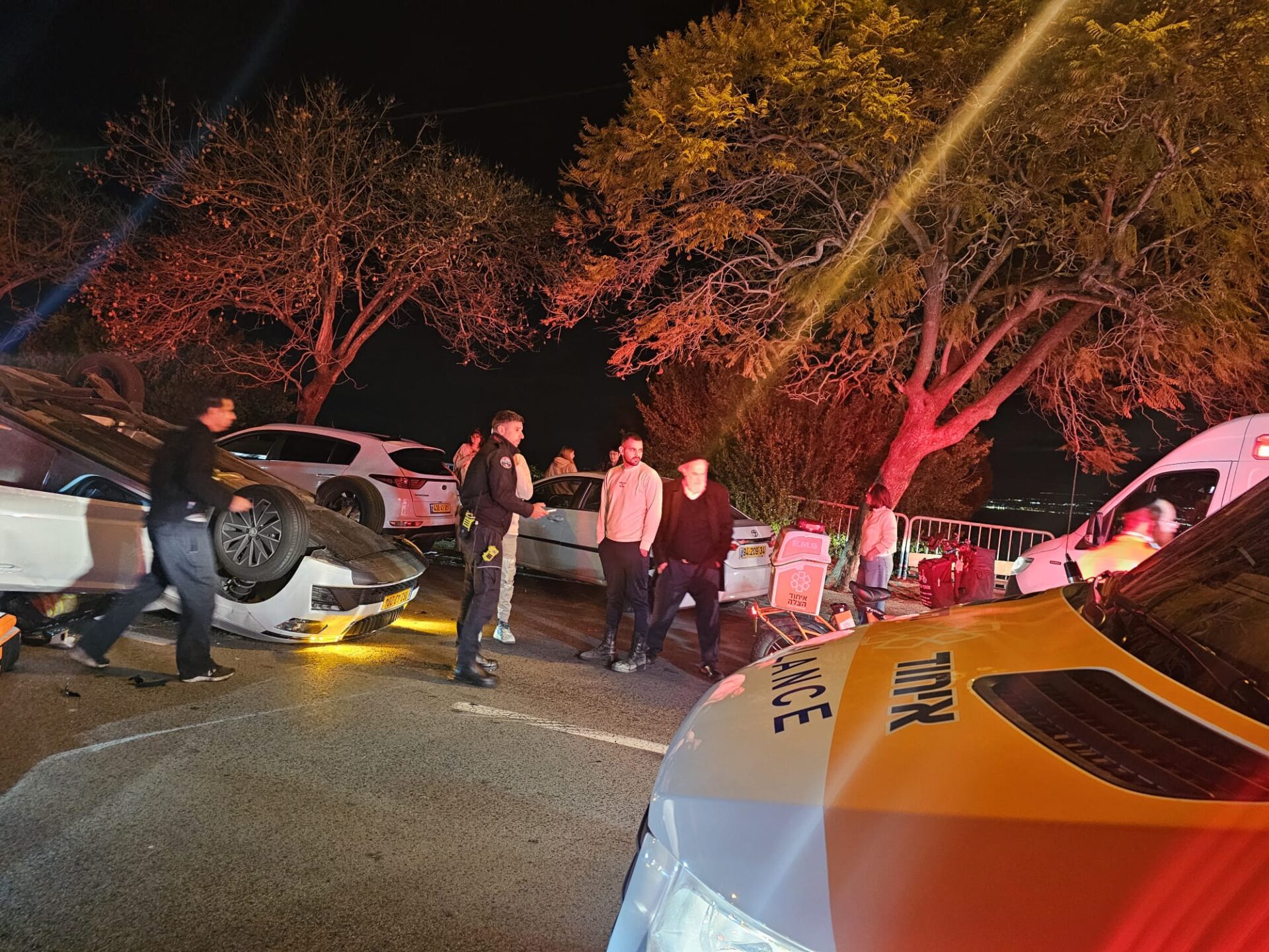 גבר כבן 45 התהפך עם רכבו בשדרות קיש בחיפה (צילום: איחוד הצלה)
