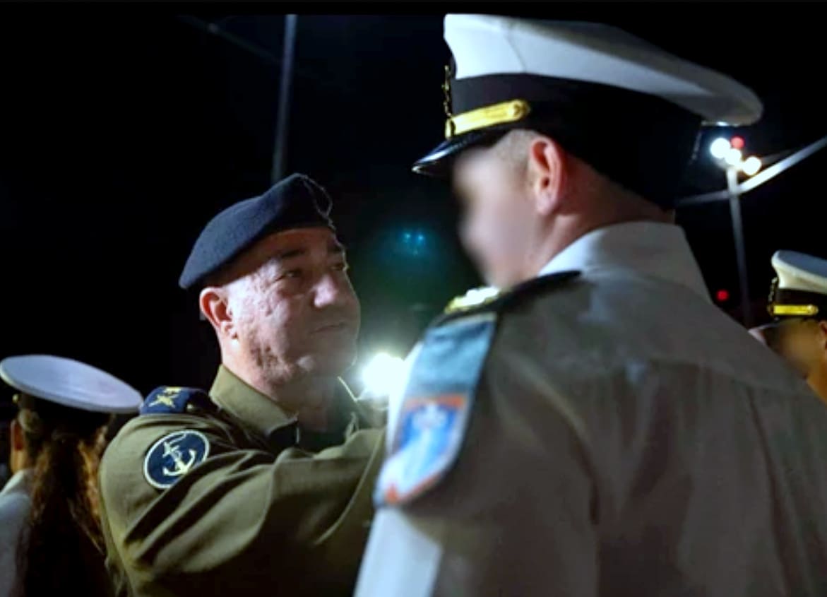 גאווה לחיפה: 2 קצינים וקצינה חיפאים סיימו את קורס החובלים היוקרתי בטקס בחיפה (צילום: דובר צה