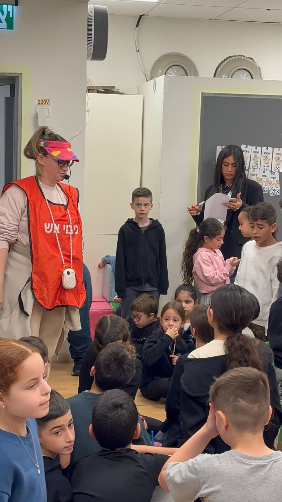 ירי טילים בעת שהתלמידים בהפסקה בין השיעורים • טירת כרמל קיימה תרגיל חירום ופינוי מוסדות חינוך (צילום: טירת כרמל)