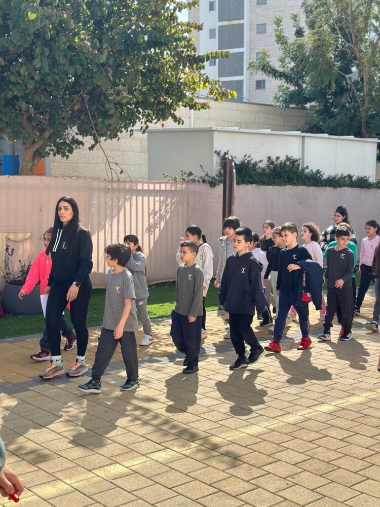 ירי טילים בעת שהתלמידים בהפסקה בין השיעורים • טירת כרמל קיימה תרגיל חירום ופינוי מוסדות חינוך (צילום: טירת כרמל)