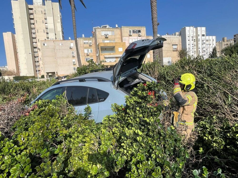 הרכב סטה ונכנס לשיחים (צילום: כבראות והצלה)