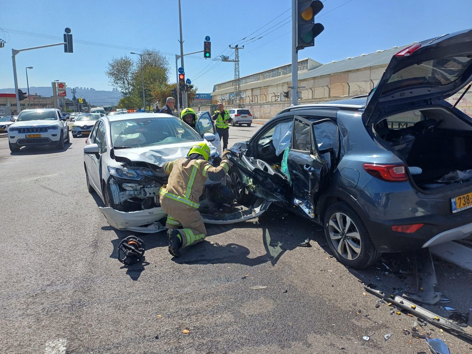 תאונת דרכים עם לכודים (צילום: כבאות והצלה)