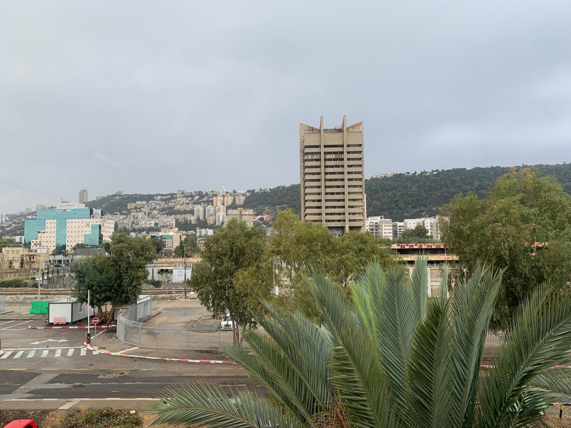 בניין אגד הישן בצומת דולפין 