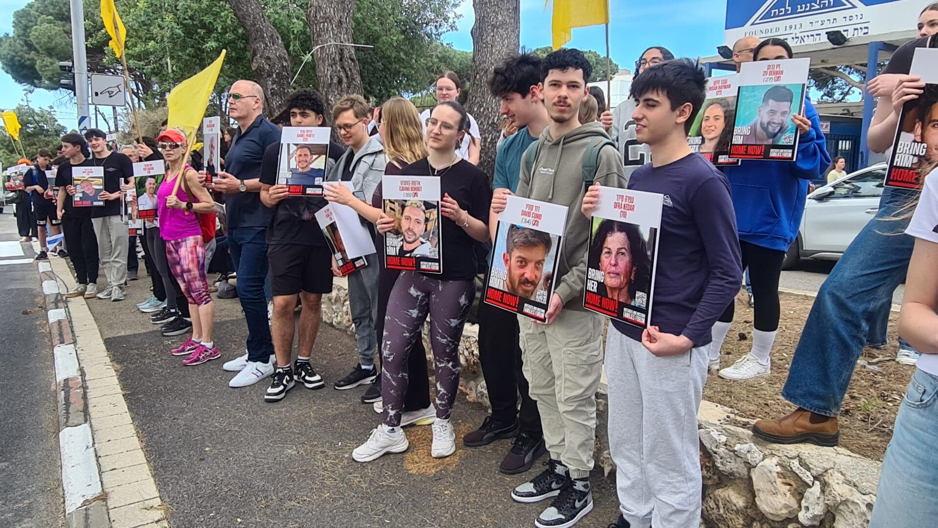 לחטופים אין מועד ב', קריאת בני הנוער בחטיבה העליונה בית בירם (צילום: יעל הורוביץ)