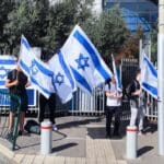 לחטופים אין מועד ב', קריאת בני הנוער בבית הספר בסמ"ת (צילום: אבי צור)