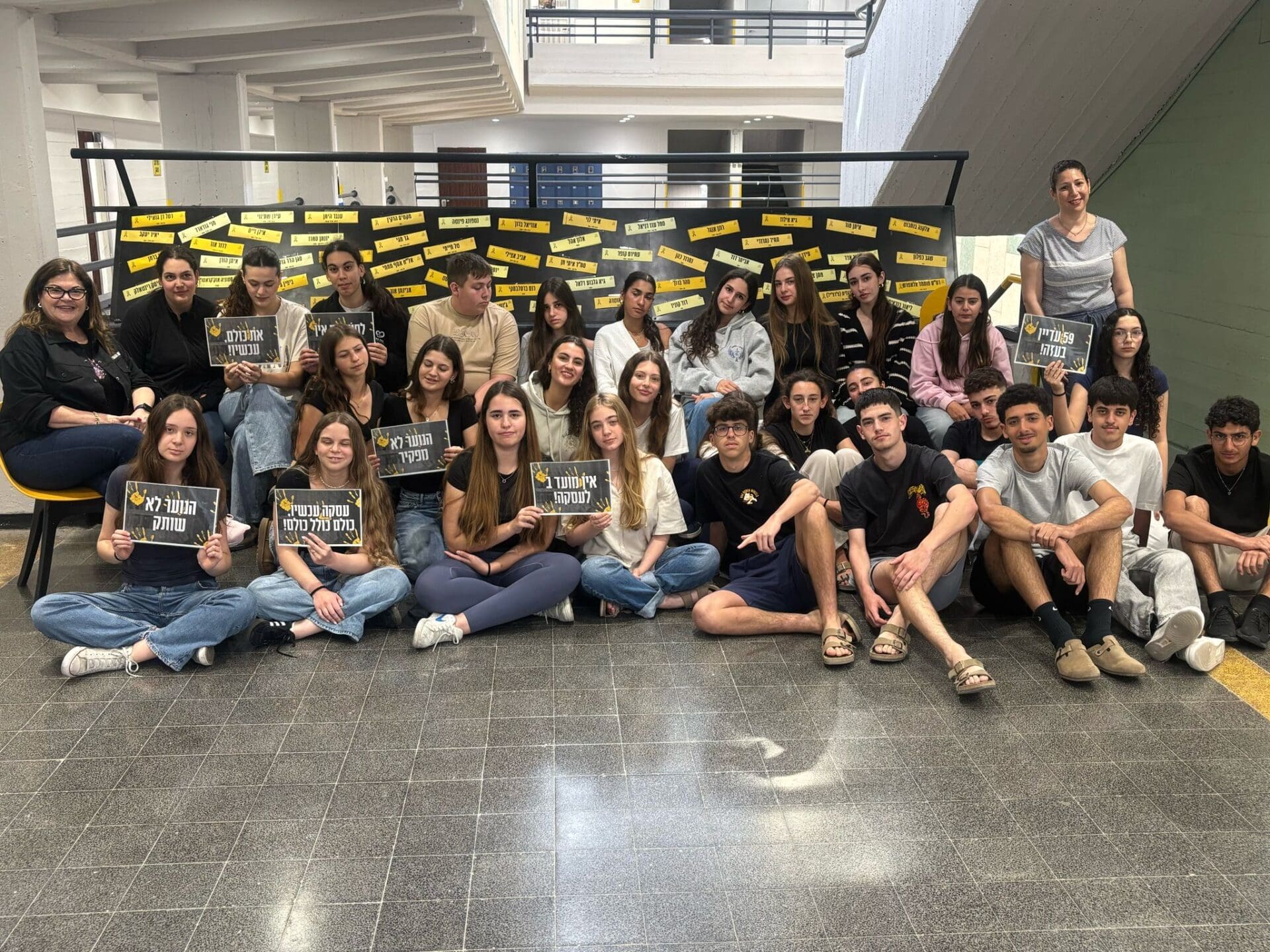 לחטופים אין מועד ב', קריאת בני הנוער בחטיבה העליונה בית בירם (צילום: יעל הורוביץ)
