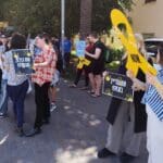 תלמידי אנקורי צפון בצומת מוצרט בקריות (צילום: עומר כהן)