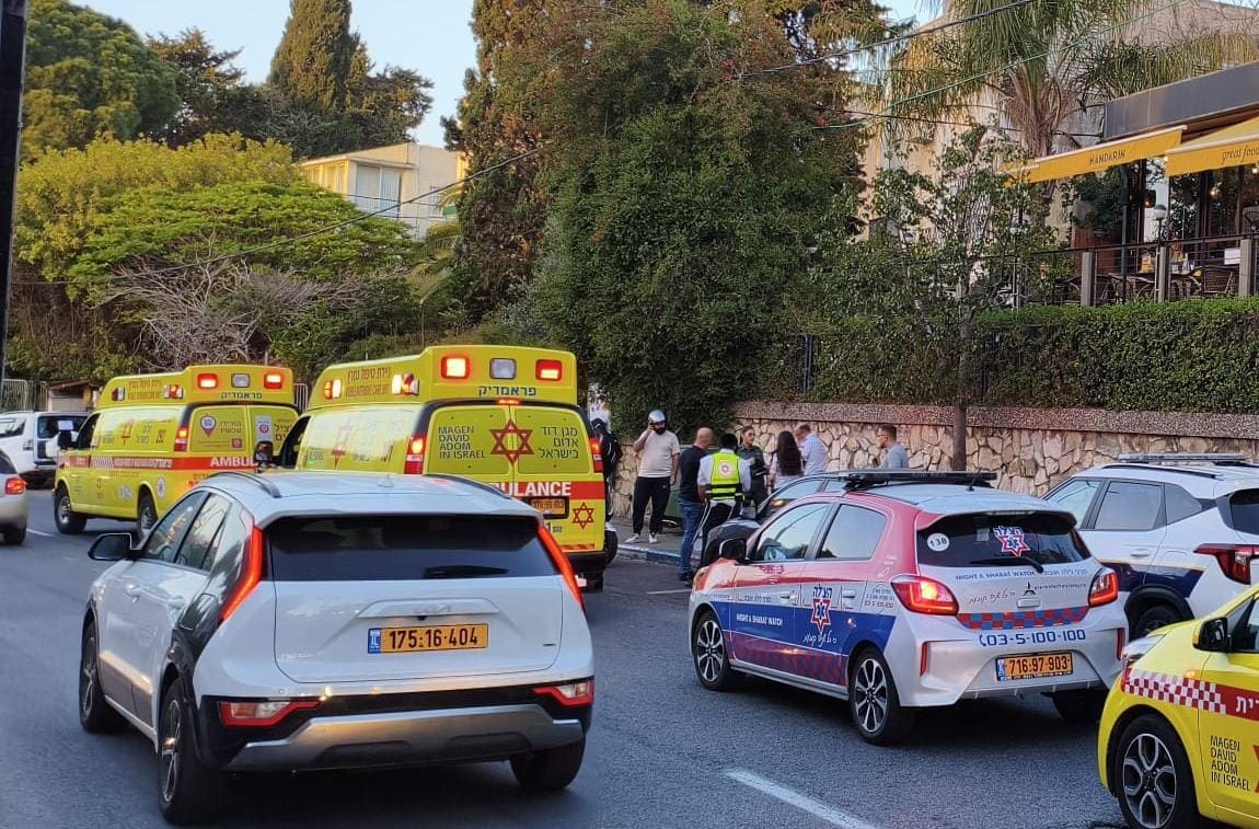 גבר התמוטט בשד' מוריה (צילום: דוברות הצלה)