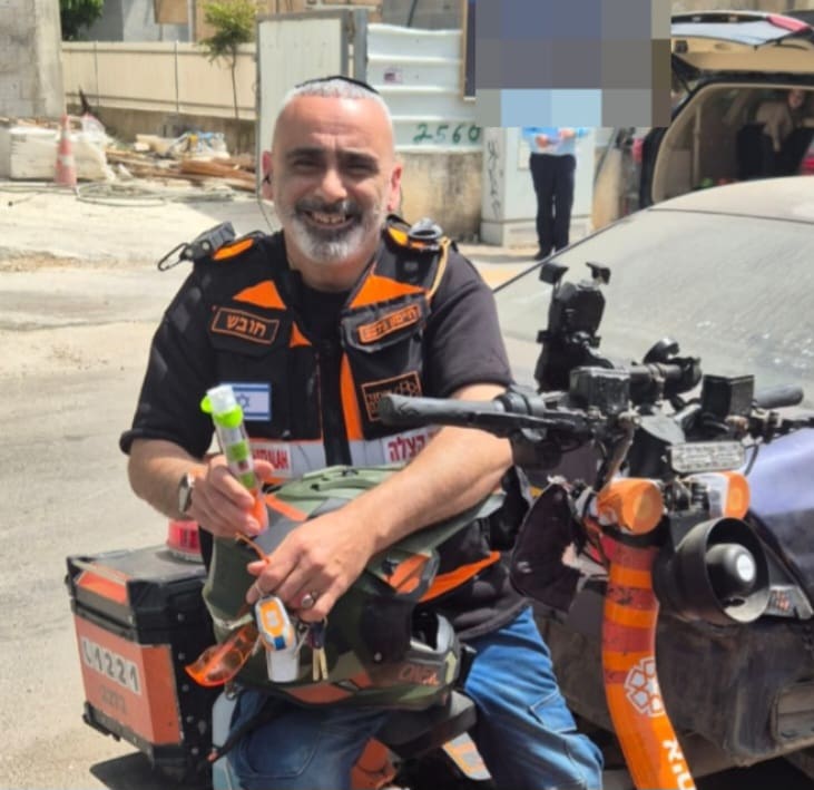 החובש חיים אבני שהציל את חיי הילדה (צילום: איחוד הצלה)